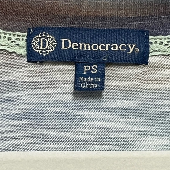 Democracy Blue and Cream Relaxed Graphic Cap SleeveTee - Picture 3 of 5